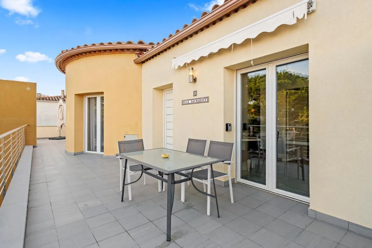 La Vida Sin Limites Emp Apartman Empuriabrava
